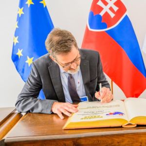 Minister zahraničných vecí a európskych záležitostí Juraj Blanár navštívil historicky prvé Majstrovstvá sveta žien v parahokeji 2025