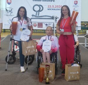 Prvenstvá Macka a Kohúta, skvelá premiéra Ešmírovej