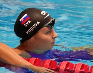 100 m motýlik priniesol bronz